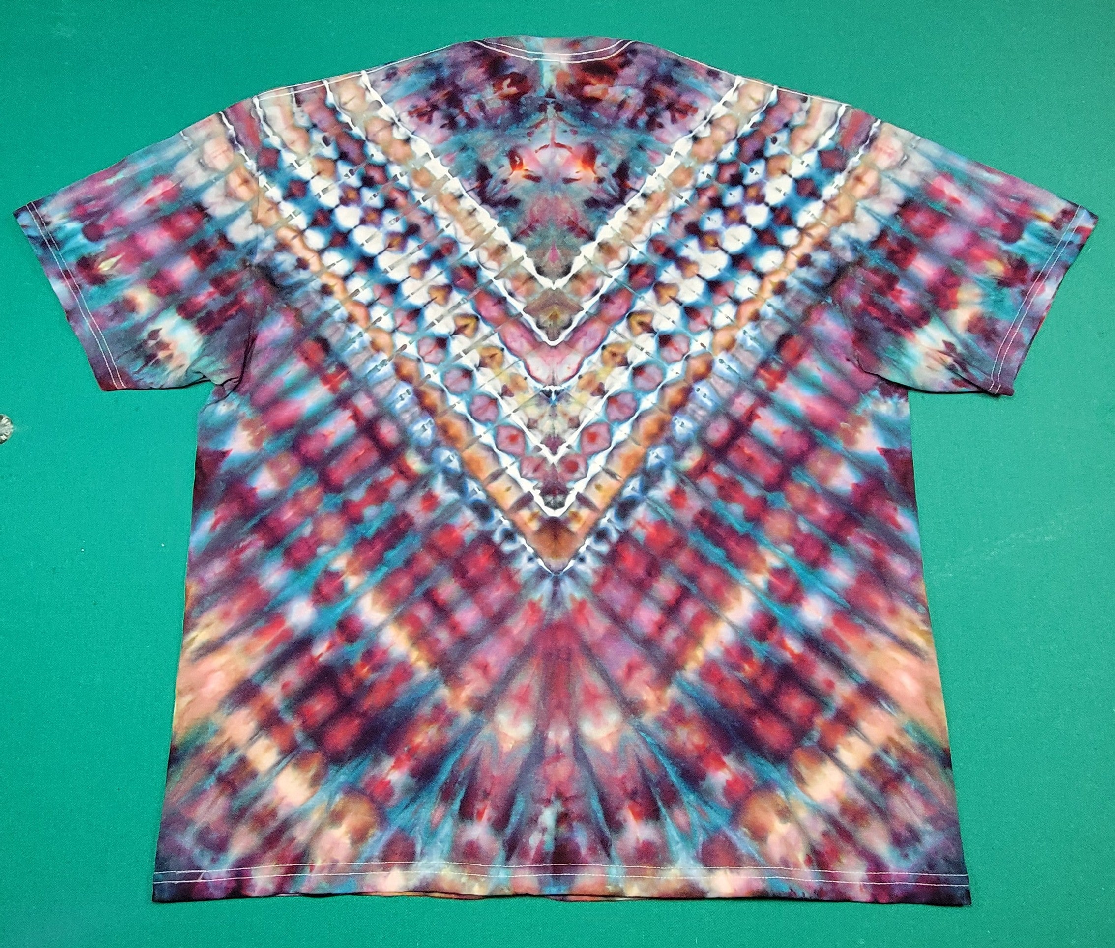 Colorful Ice Dye V Shape, size 2XL