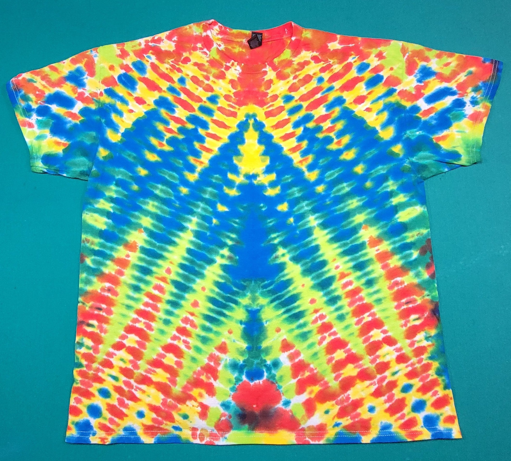 Colorful Zig Zag T-shirt, size XL