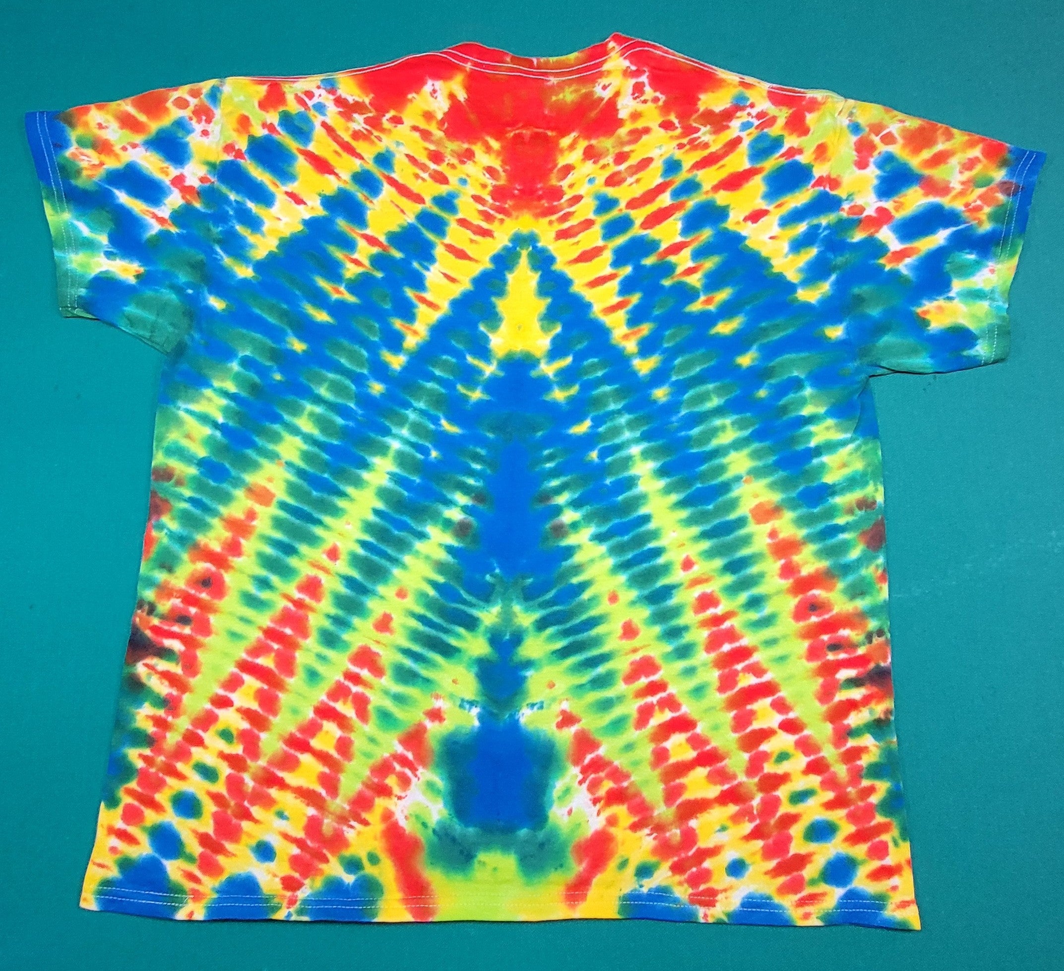 Colorful Zig Zag T-shirt, size XL