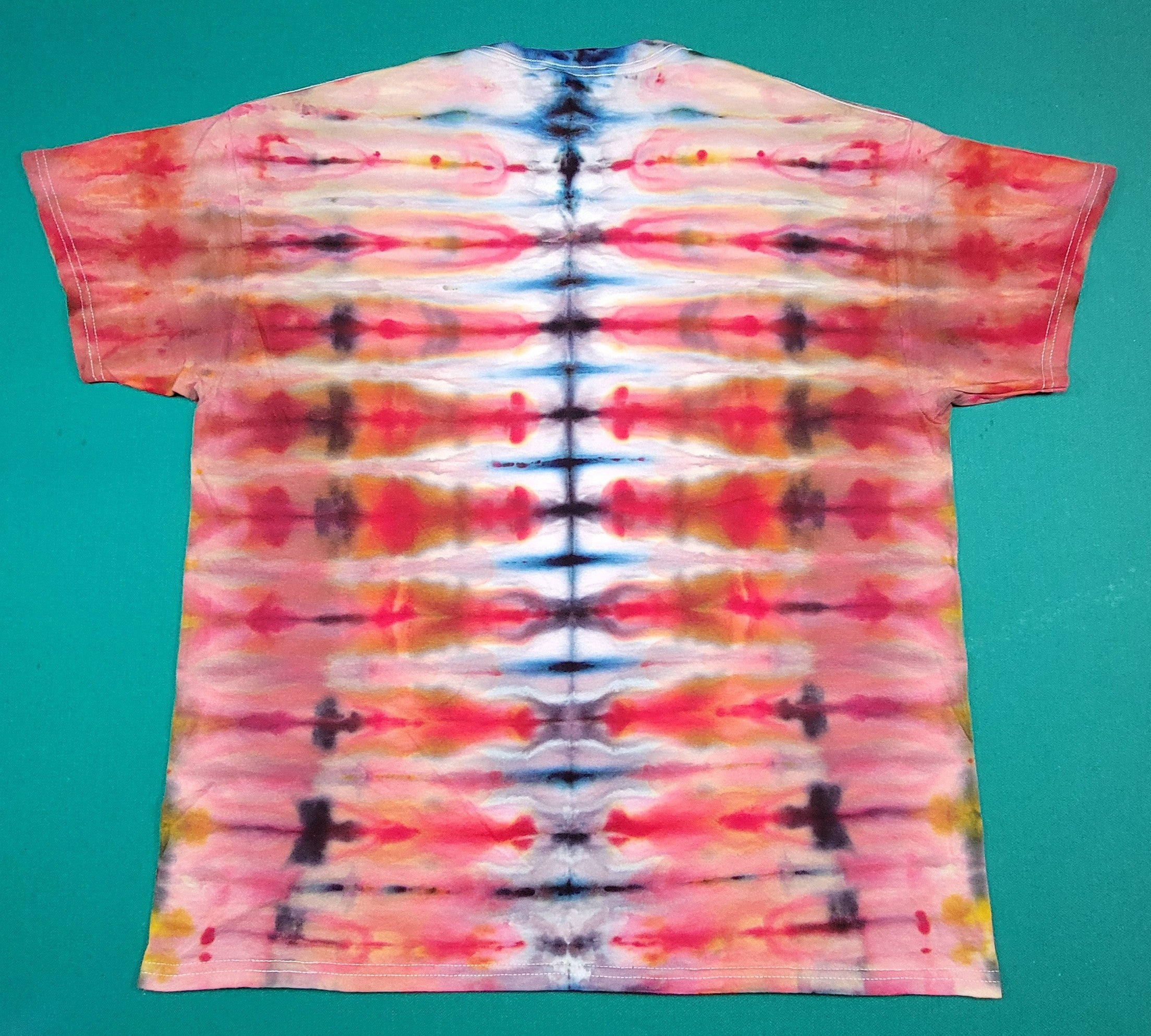 Colorful Spine Shape T-shirt, size XL